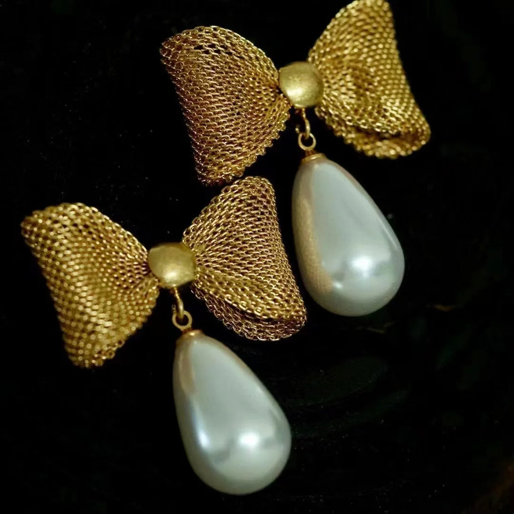 The famous designer's new copper Du true European and American French water drop pearl bow vintage earrings