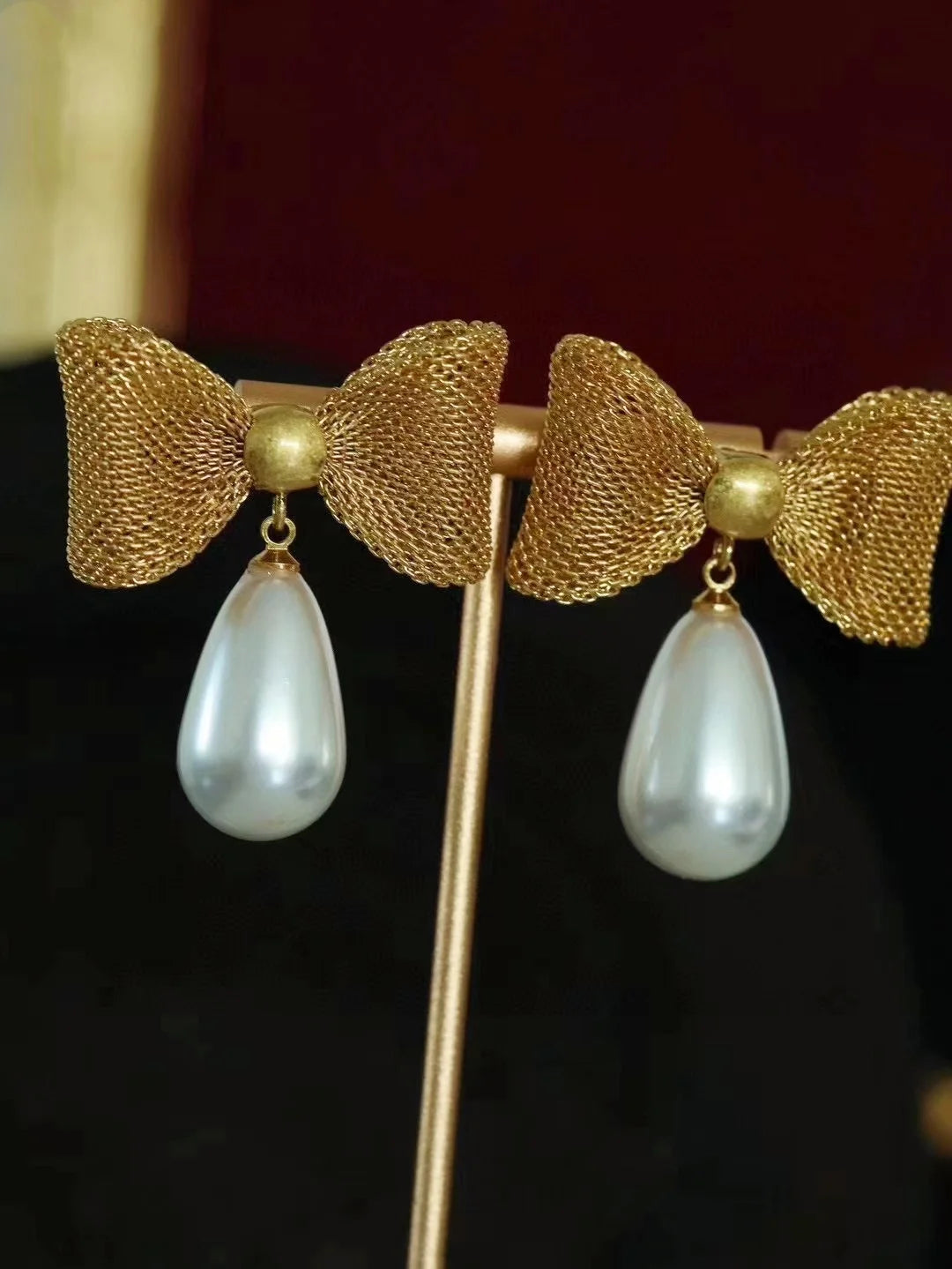 The famous designer's new copper Du true European and American French water drop pearl bow vintage earrings