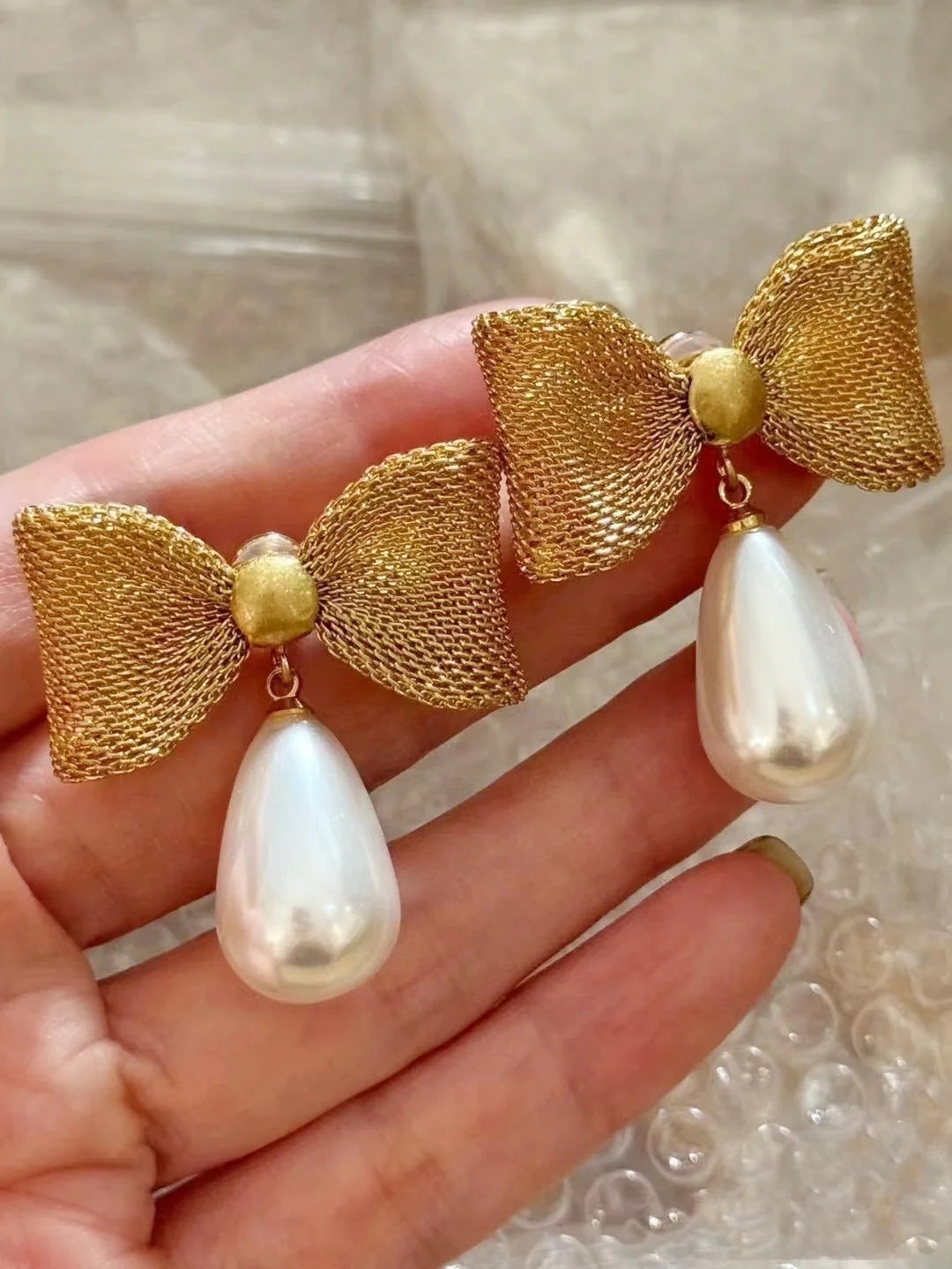 The famous designer's new copper Du true European and American French water drop pearl bow vintage earrings